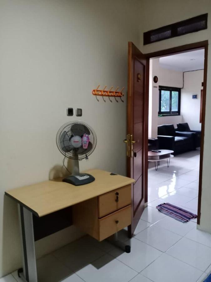 Pondokmelati 贾蒂瓦纳香草宾馆-仅限女性酒店 外观 照片